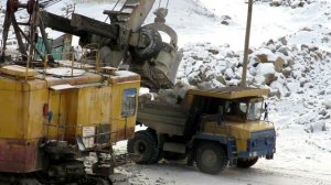 «С ГОРКОЙ» загрузил БЕЛАЗА экскаватор ЭКГ-5А