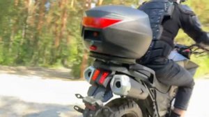 Мотоцикл mirage в городе и в лесу