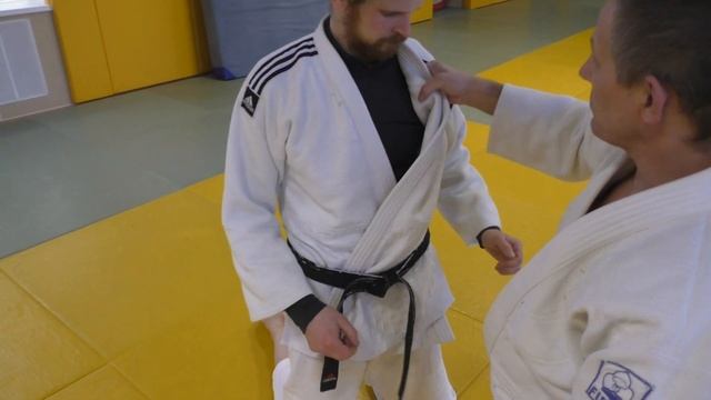 Как брать захват за одежду в стойке, а как в партере- тут есть над чем подумать и есть что разбират смотреть онлайн