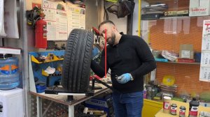 Ремонт пробоя протектора на легковой шине CORMORAN UHP 225/50 R17. Обработка шины и выбор метода.