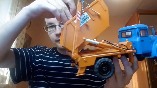 Модели из бумаги 19. Зил 130 бункеровоз. смотреть онлайн