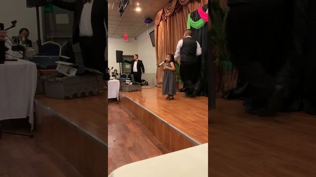 Ntuj Es Me Leej Ntxhais | Vue Banquet Performance смотреть онлайн