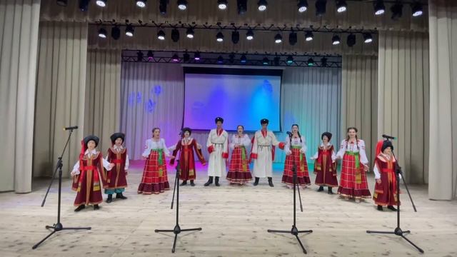 Образцовый ансамбль народной песни «Казачья удаль» с песней «Солнце село за горою дальней» смотреть онлайн