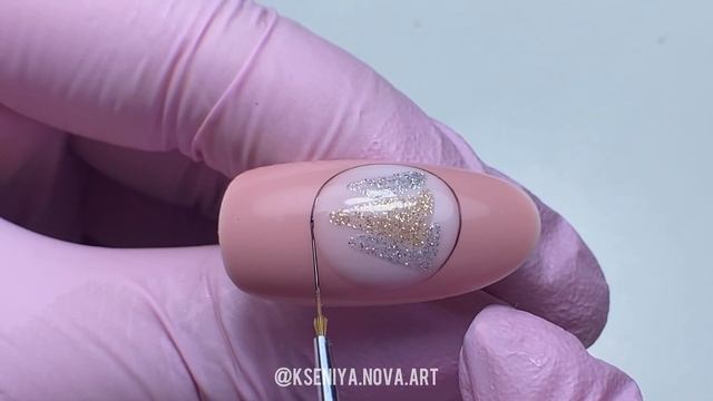 Как нарисовать новогодний шарик гель-лаком? | Тонкие линии на ногтях| Как сделать новогодний маникю