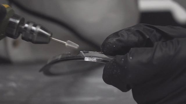 Ремонтируем и полируем стекло приборки BMW5 смотреть онлайн