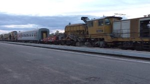 Окна: поезд Псков – Москва на Витебской стороне в Дно. 2М62, вагон Псков – Мурманск