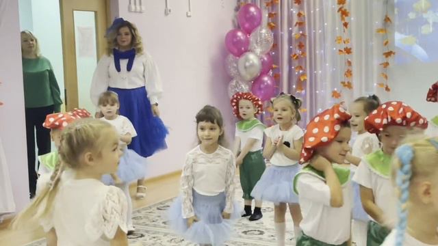 Праздник осени в детском саду_средняя группа_23