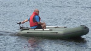 Надувная и пластиковая лодка на электромоторе WATERSNAKE T-18