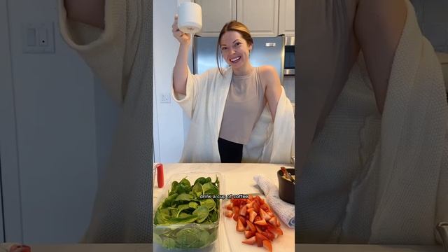 Healthy Girl Meal Prep — Strawberry Spinach Quinoa Salad (it takes 10 minutes to make!)