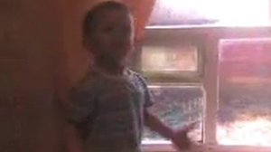 Маленький мальчик ругается матом