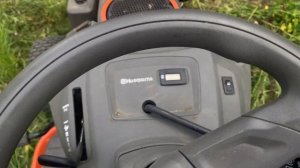 Садовый райдер Husqvarna для покоса высокой травы и газона краткий обзор.