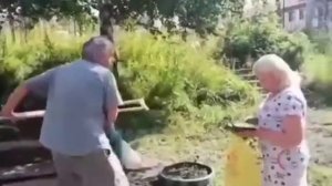 Отмудохал костылем