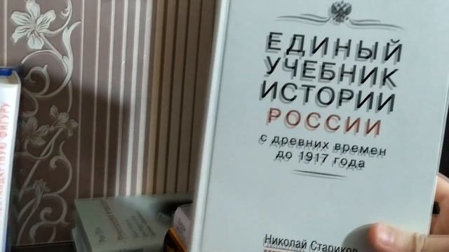 Книжные полки. Часть 8: политика, искусство, психология смотреть онлайн