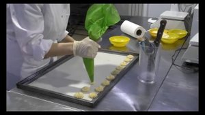 Мастер-класс "Пирожное Шу с кракелином и сырно-сливочным кремом"