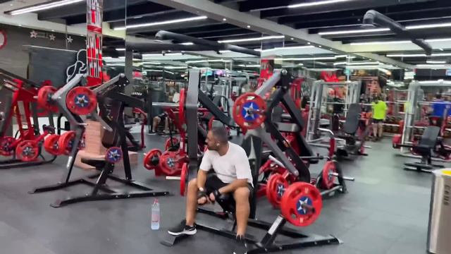 80 CRORE KA BIGGEST GYM IN THE WORLD - THE MOST EXPENSIVE GYM