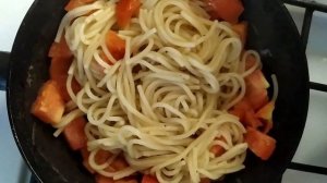 Паста с помидором, сыром и сливками