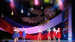 Ансамбль «Северяночка», танец «Выходили красны девицы».