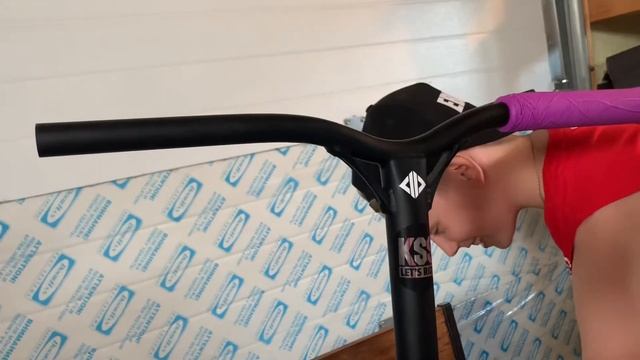 КАК ПОМЕНЯТЬ ГРИПСЫ на трюковом самокате | гайд смотреть онлайн