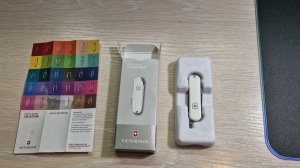 РАСПАКОВКА и ОБЗОР Швейцарского ножа-брелка VICTORINOX Classic SD Colors, Falling Snow (2160р 4К)