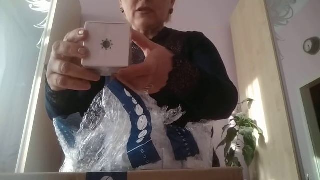 Открываем очередную посылку от компании ESSENS смотреть онлайн