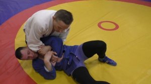 Как  из контроля со спины сделать выход на обратный узел плеча.