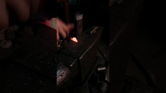 Процесс ковки ножа Etana. Ускорение х4 смотреть онлайн