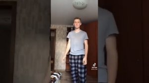 Первый раз обнял девочку #shorts