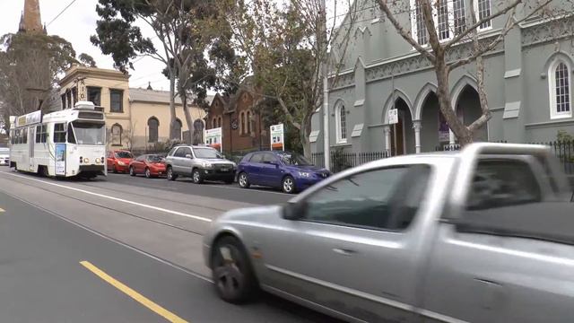Melbourne Trams W Class and Z2 class tram along Church St Route 78. смотреть онлайн