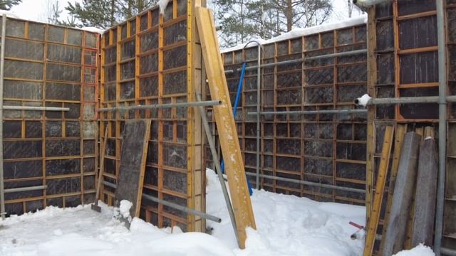 Строительство монолитного дома. Бетонирование зимой.