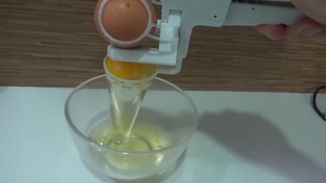 Разбиватель яиц EZ Egg Cracker - яйцедавка, разделитель яиц смотреть онлайн