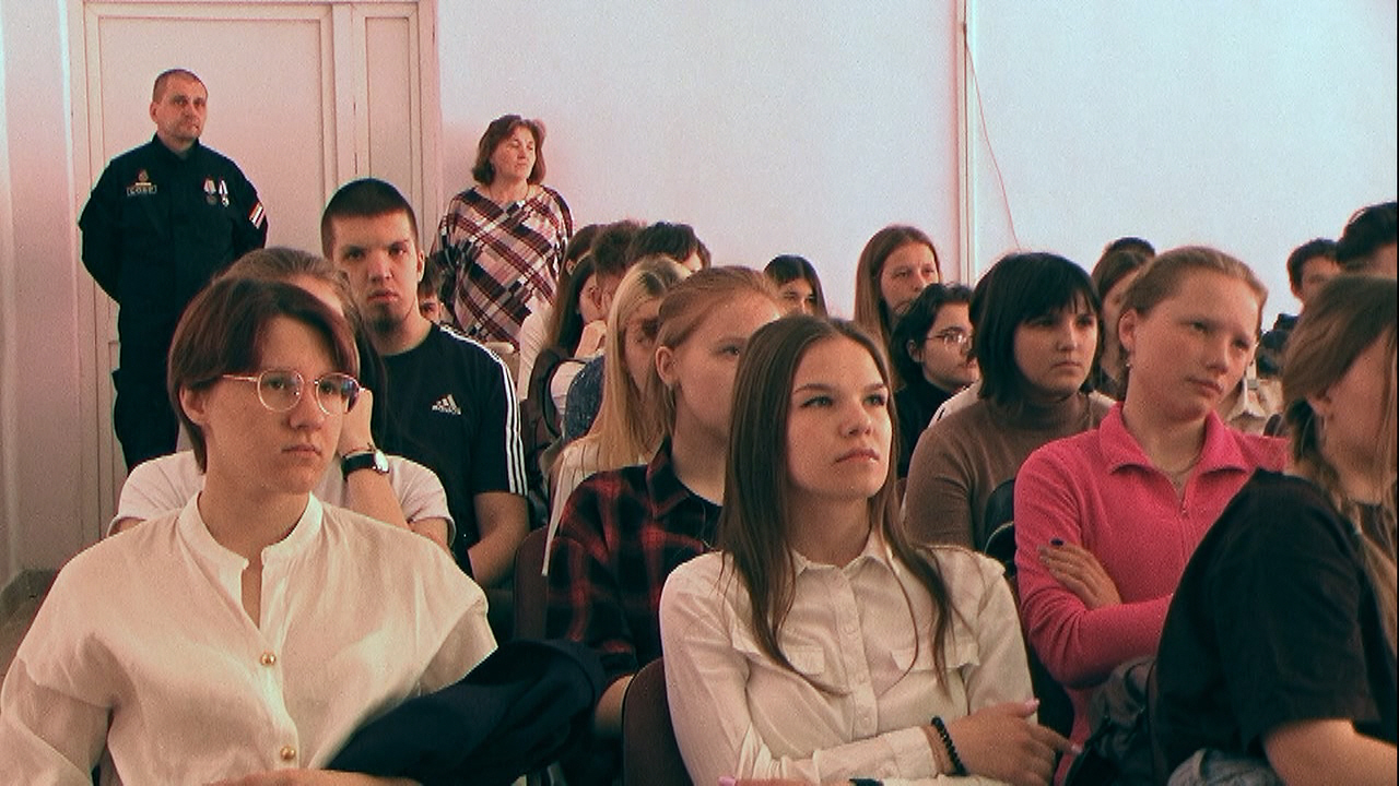 Школа сюжет. Школа в Молодежном. Школьный кинотеатр. Школа 9. School kino.