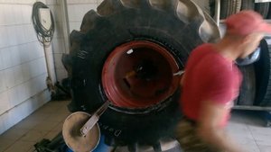 Шиномонтаж сельхоз шины 28IR26