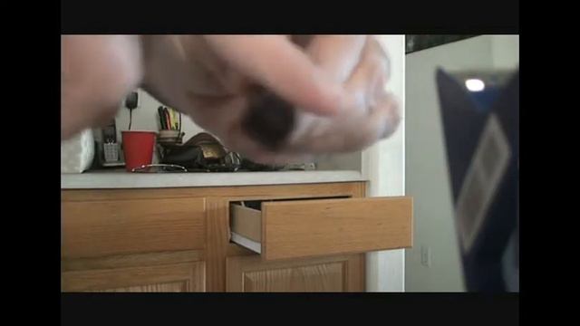 Bass Mod - Remove thumb rest from '75 Fender Precision - Part 2 смотреть онлайн