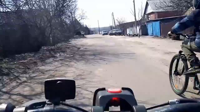 ОПАСНЫЕ покатушки #2 | Сгоняли в город и чуть не получили по лицу! смотреть онлайн