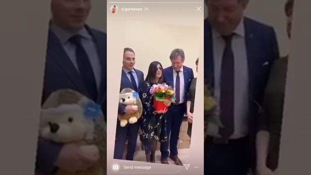 Диану Гурцкая поздравляют коллеги с 8 марта. 2020 г смотреть онлайн