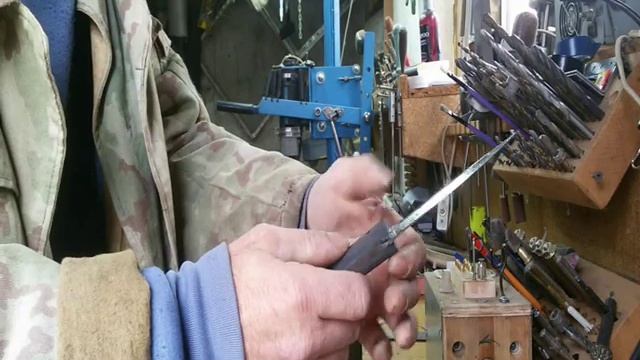Самодельный нож для подводной охоты и магнитные ножны Часть 1