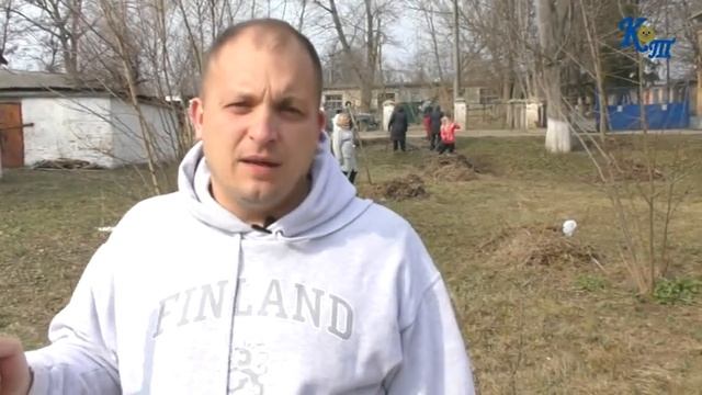 Замість ручок і комп'ютерних мишок - мітли і граблі смотреть онлайн