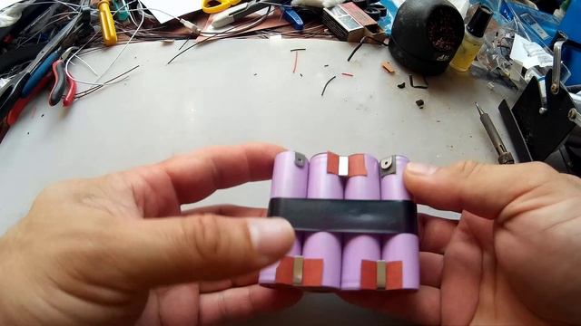 ? КАК ПАЯТЬ АККУМУЛЯТОРЫ 18650 ? ТОЧЕЧНАЯ СВАРКА ? смотреть онлайн