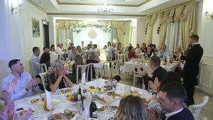 Забавные вопросы от ведущего гостям на свадьбе