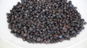 Сушеные ягоды можжевельника