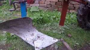 Самодельный плуг лучше магазинных двух.