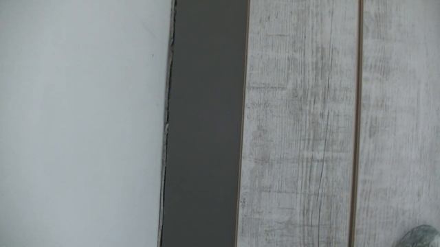 Как симметрично уложить ламинат на пол