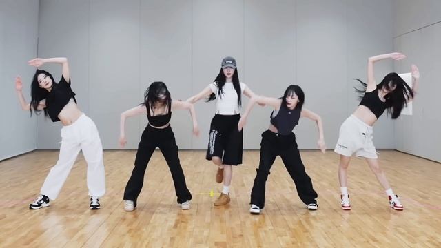 LE SSERAFIM - 'Eve, Psyche & The Bluebeard’s wife' Dance Practice Mirrored смотреть онлайн