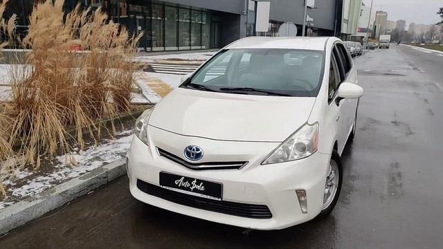Prius V 2012 White