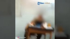 Viral Video Oknum Guru Nonton Film Dewasa di Kelas, Tak Sadar Tersambung Proyektor dan Bikin Heboh