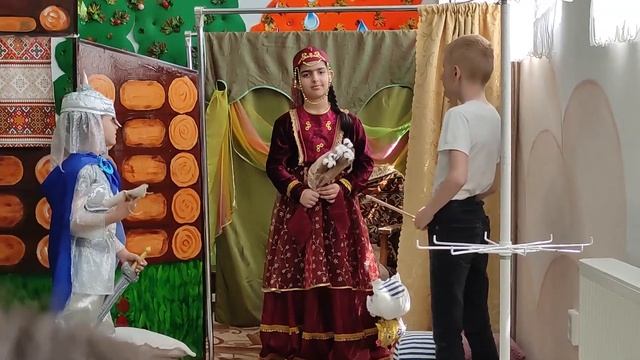 Состоялся показ сказки "Как три богатыря новые ткани искали" смотреть онлайн