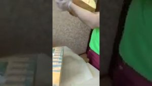 Режем Сыр Маасдам Джагибо