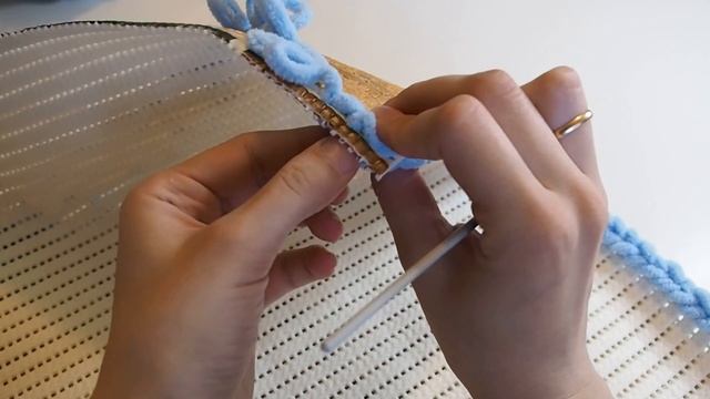 Коврик из alize puffy и пвх коврика. Вяжем пушистый коврик для ванны