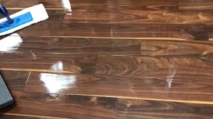 Реставрируем поцарапанный пол под лаком.