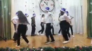 5 класс Новогодний танец